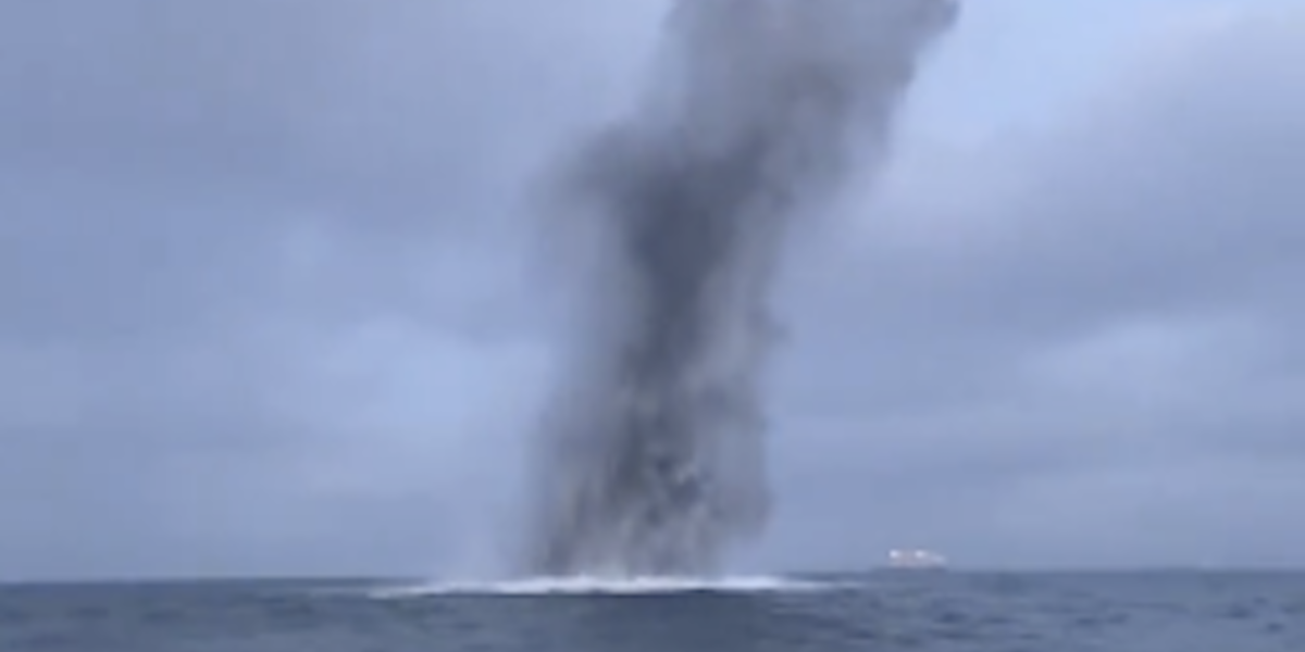 Fermo immagine del video dell'esplosione di una bomba della Seconda guerra mondiale nel mar Baltico (Forsvaret)