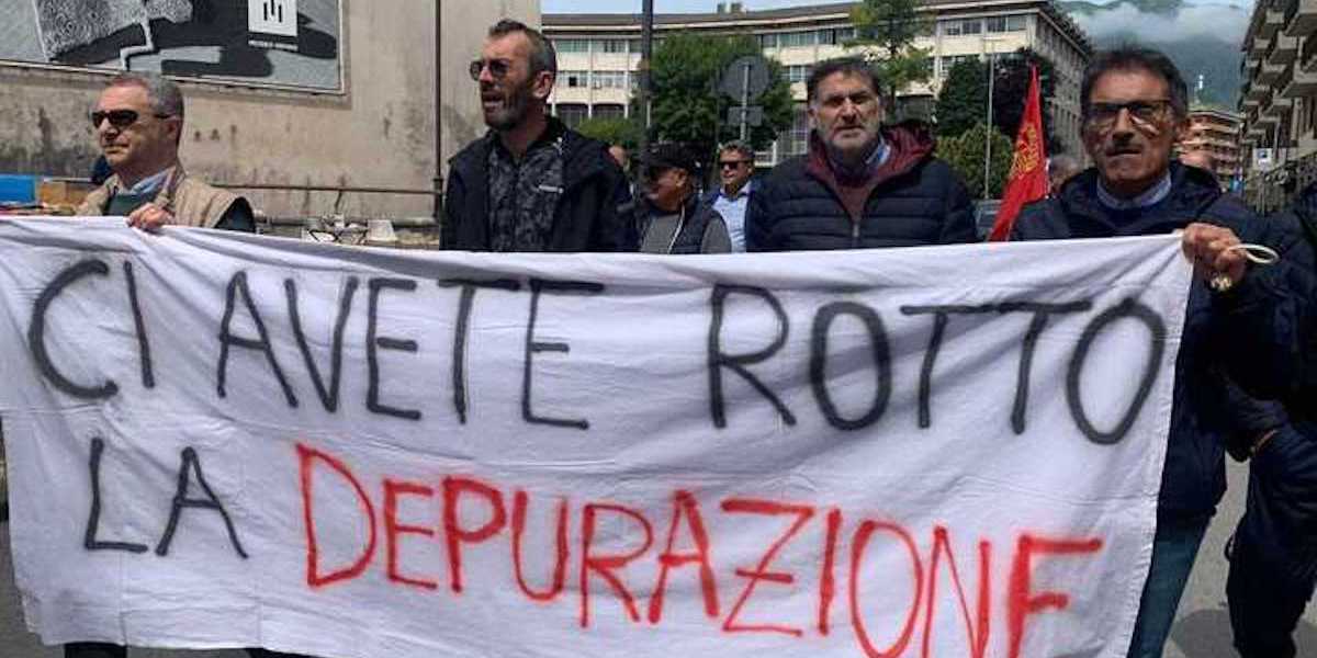 La protesta dei lavoratori dei depuratori (su gentile concessione del Corriere dell'Irpinia)