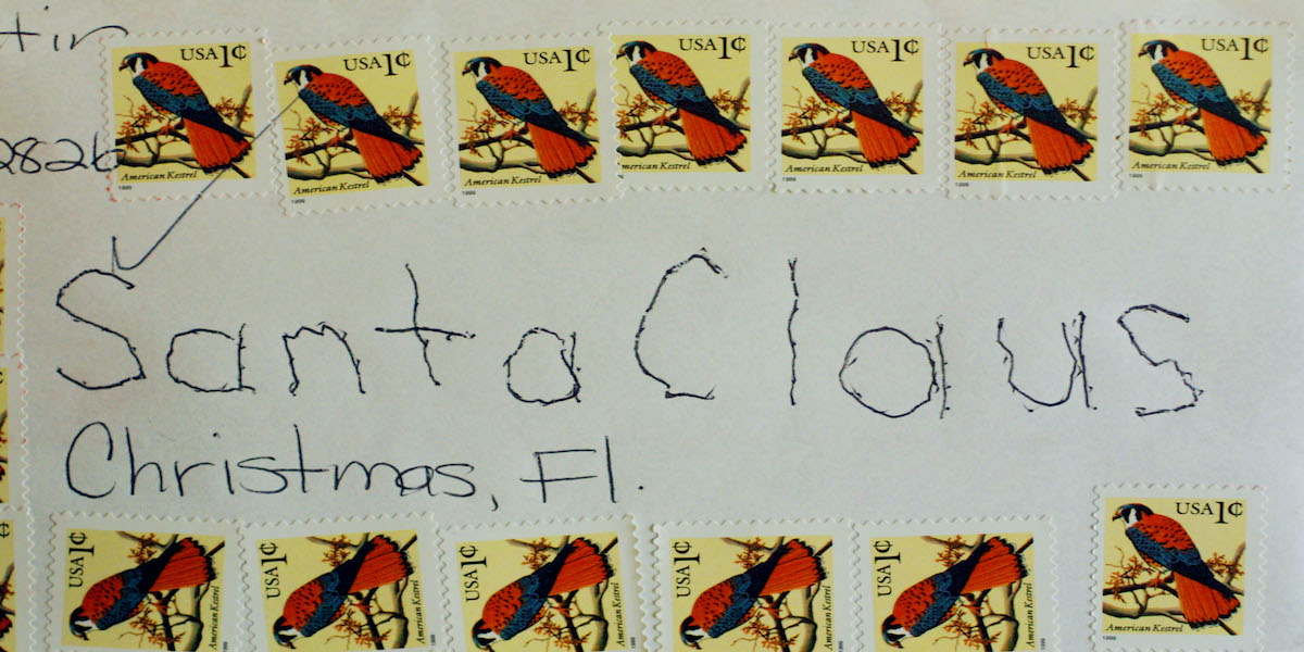 Una lettera inviata da un bambino a Babbo Natale (foto Getty/ Joe Raedle)