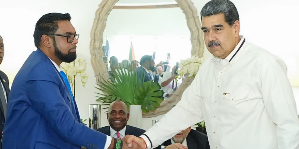 Mohamed Irfaan Ali, presidente della Guyana, insieme a Nicolás Maduro, presidente del Venezuela (Mohamed Irfaan Ali/Twitter)