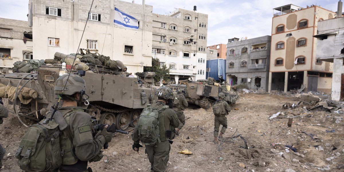 Soldati dell'esercito israeliano nella città di Gaza (AP Photo/Moti Milrod, Haaretz, File)