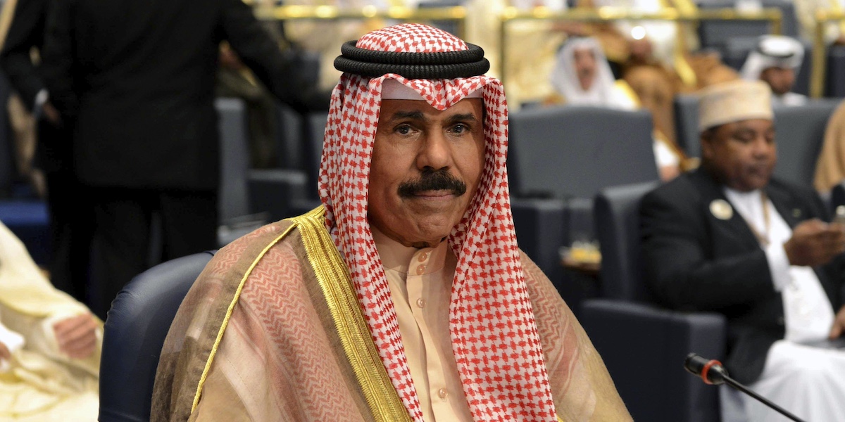 L'emiro Nawaf al Ahmad al Sabah nel 2014 (AP Photo/Nasser Waggi)