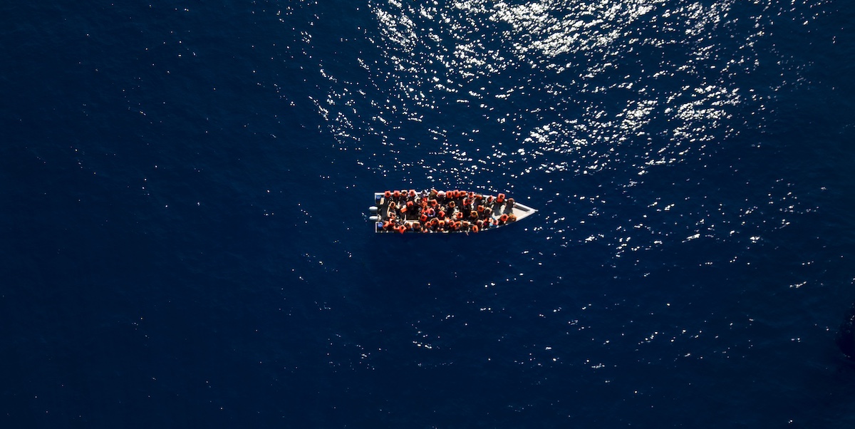 Un'imbarcazione nel Mediterraneo (non quella naufragata sabato) (AP Photo/Joan Mateu Parra)