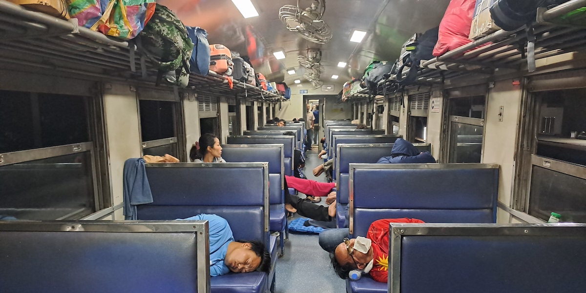 Un treno tra la Malesia e la Thailandia. (Gianluca Grimalda)