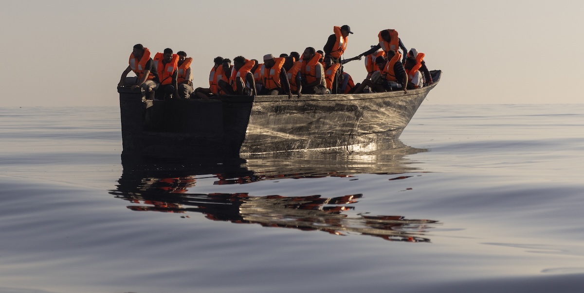 Persone migranti soccorse dall'ong SOS Méditerranée al largo di Lampedusa (AP Photo/Jeremias Gonzalez, File)