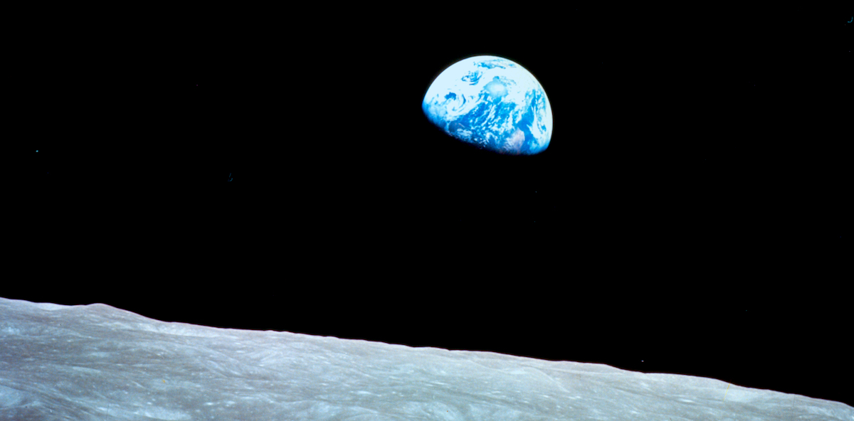 La Terra vista dalla Luna (e fotografata dalla Nasa) il 14 dicembre 1968 (via Wikimedia) 