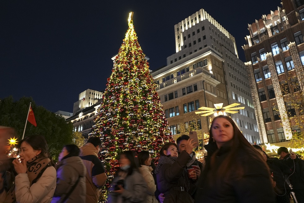 Un albero di Natale a Shanghai, il 17 dicembre del 2023