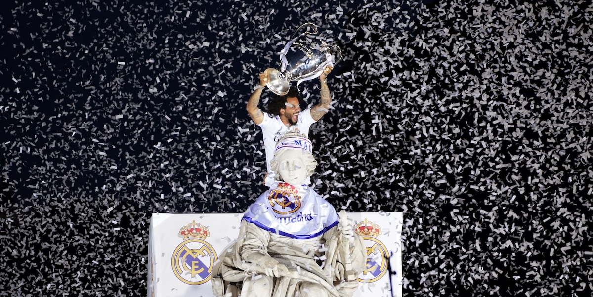 Marcelo del Real Madrid festeggia la vittoria della Champions League nel 2022 (AP Photo/Andrea Comas, File)