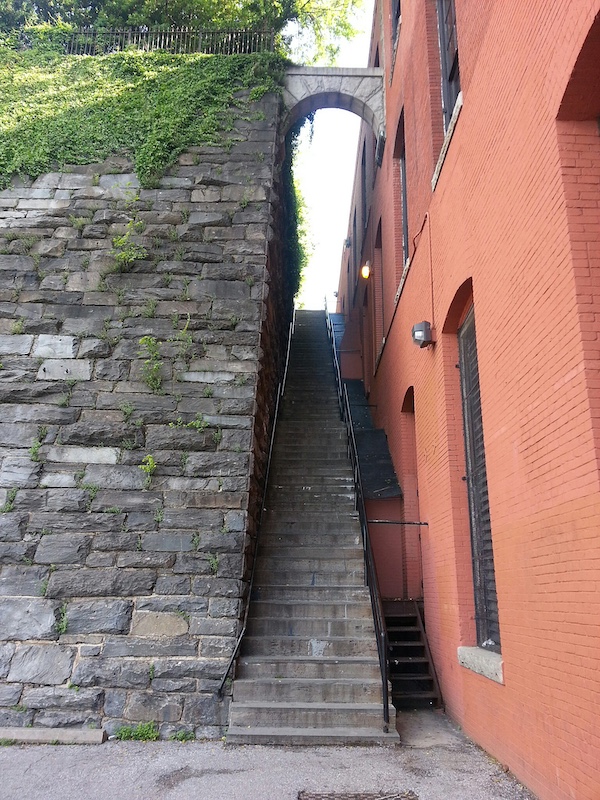 Le scale dell'esorcista, una scalinata usata per girare parti del film nel quartiere di Georgetown, a Washington D.C.