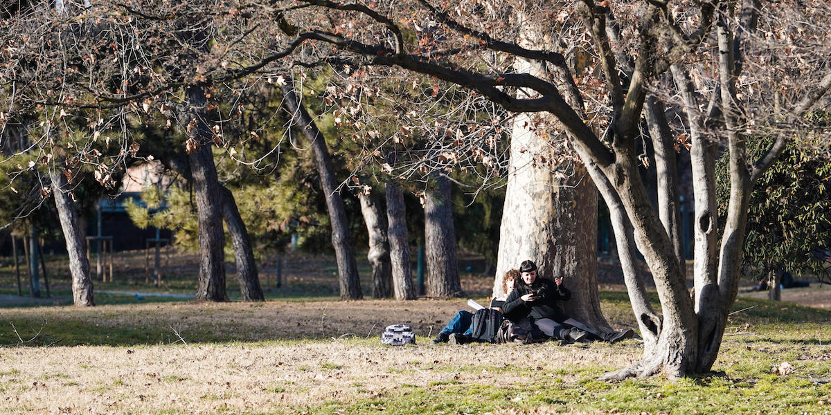 Una giornata insolitamente soleggiata a Torino, 22 dicembre 2023 (ANSA/JESSICA PASQUALON)