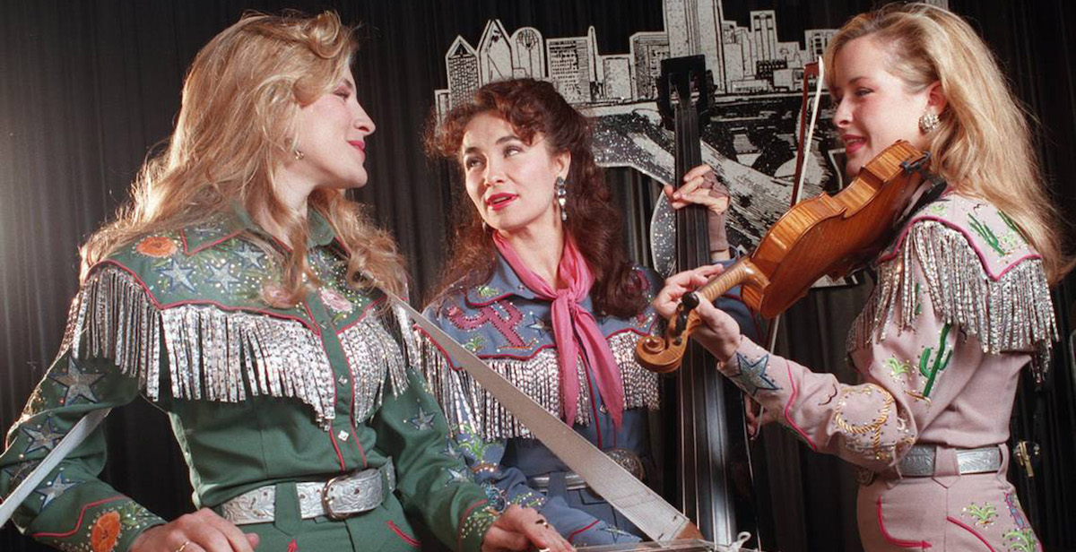 Laura Lynch, in mezzo, insieme alle altre due componenti originarie delle Dixie Chicks nel 1993 (Ralph Lauer/Fort Worth Star-Telegram via ZUMA Press Wire)