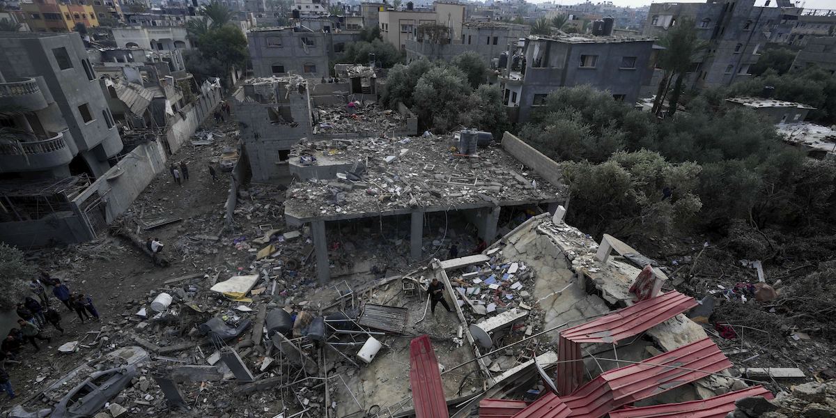 Israele sta invadendo i campi profughi nel centro della Striscia di Gaza