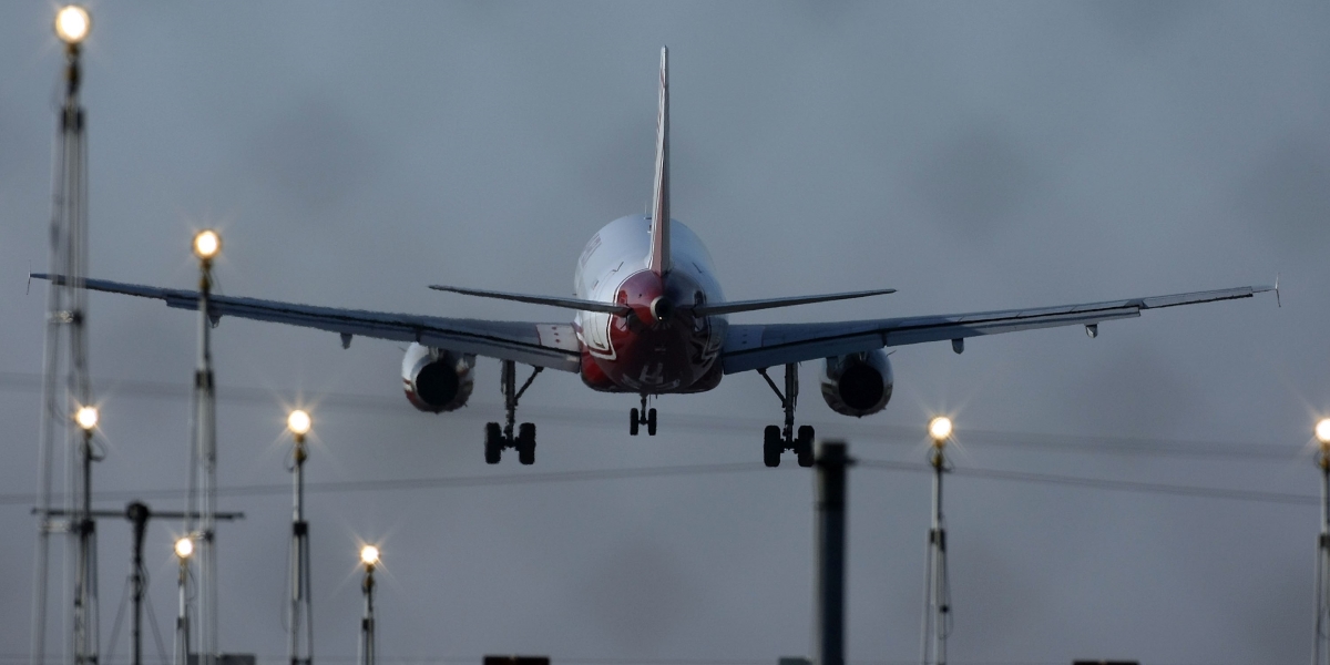 Un uomo è stato ricoverato per ipotermia dopo essere arrivato in Francia dall’Algeria nel carrello di un aereo