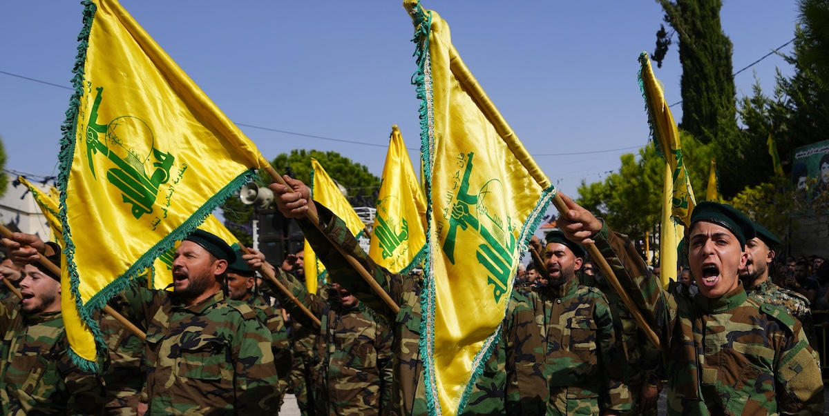 Miliziani di Hezbollah (AP Photo/Hassan Ammar)