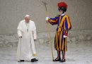 Il Papa e un membro della Guardia svizzera pontificia