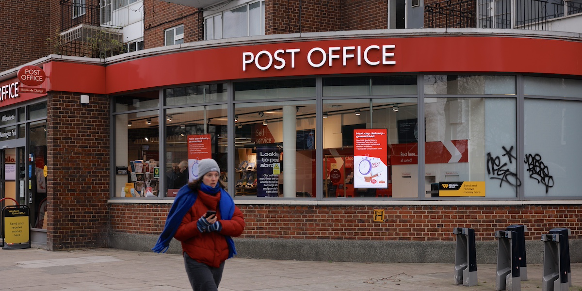 L'esterno di un ufficio postale a Kennington, Londra