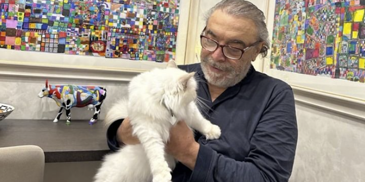 Nino Frassica con il gatto scomparso Hiro (@ninofrassicaoff/Instagram)