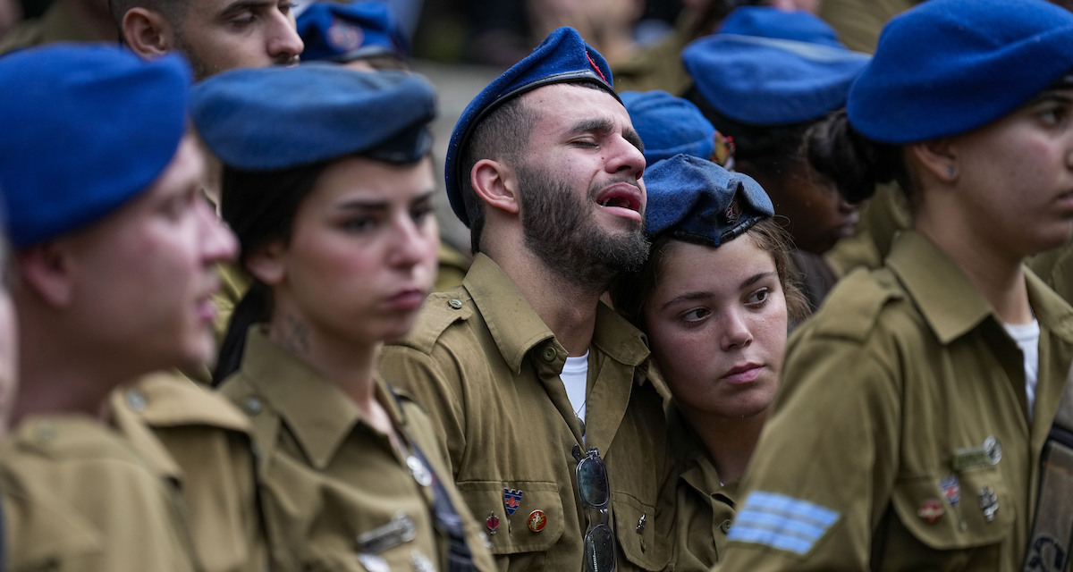 Soldati israeliani al funerale di un commilitone nel novembre del 2023