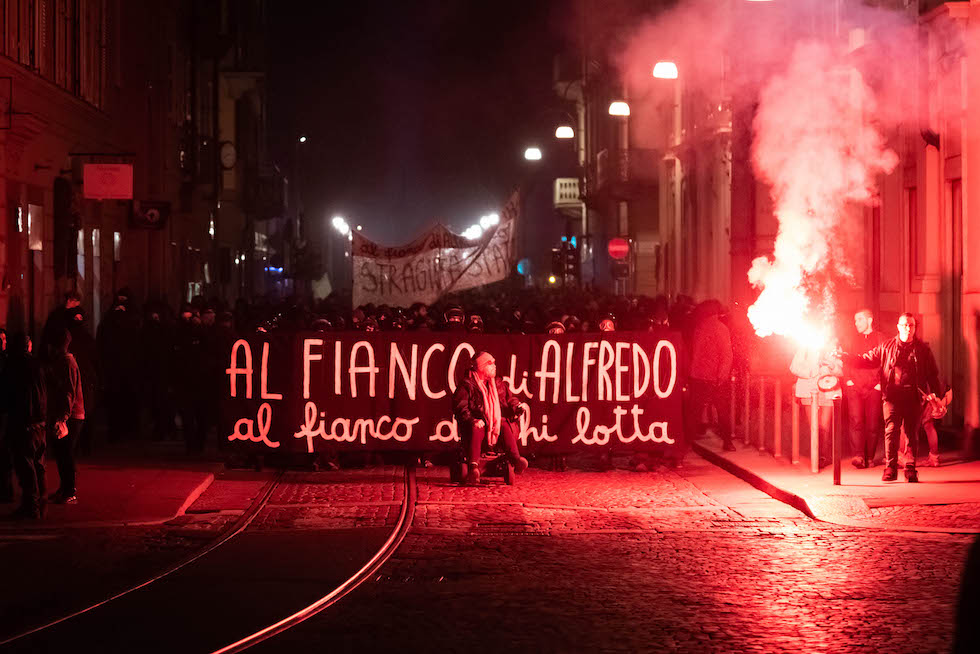 Una manifestazione in solidarietà di Cospito a Torino 