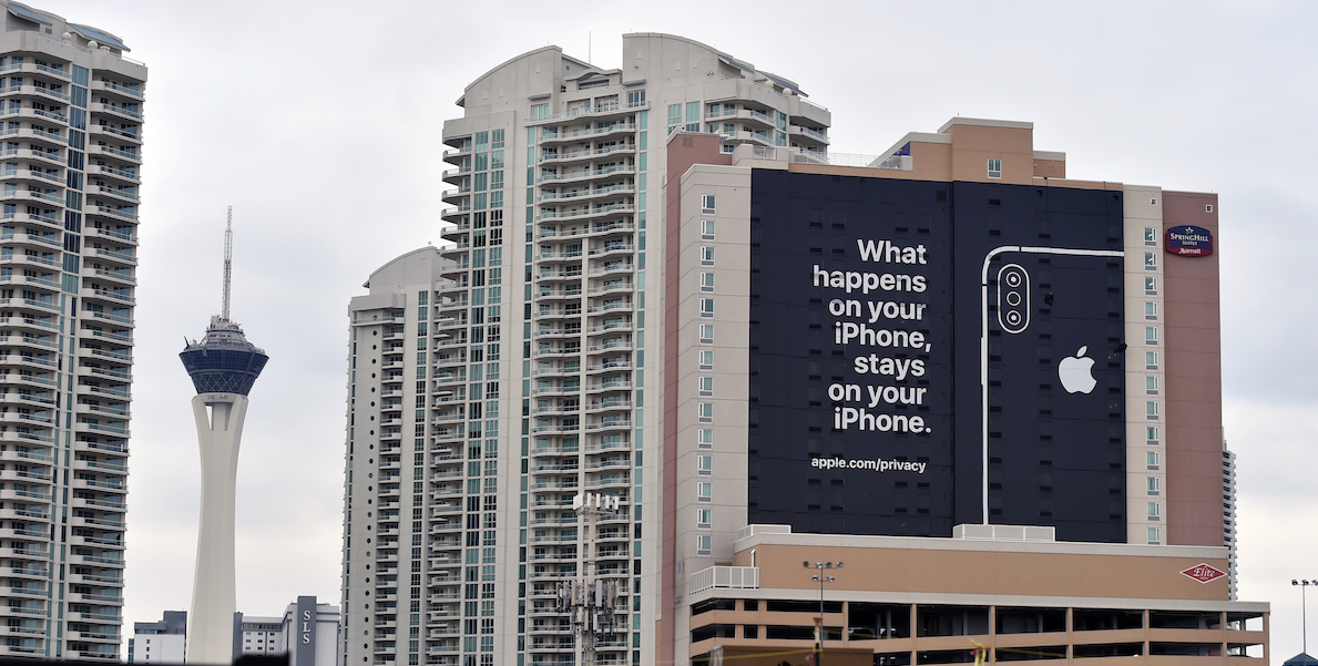 Una pubblicità di Apple a Las Vegas. (David Becker/Getty Images)