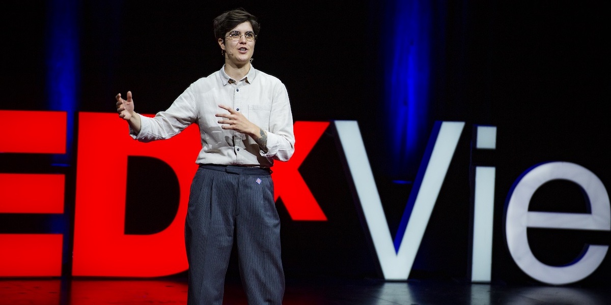 La milionaria che vuole farsi aiutare da 50 sconosciuti per ridistribuire la sua eredità