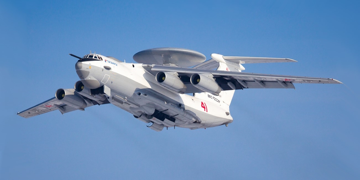 Un A-50, come quello che l'Ucraina dice di aver abbattuto. Sul dorso dell'aereo c'è una grande antenna radar (Mil.ru, via Wikimedia Commons)
