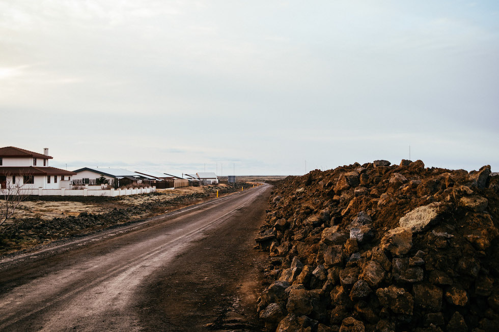 Barriera di terra per proteggere Grindavík dalla lava