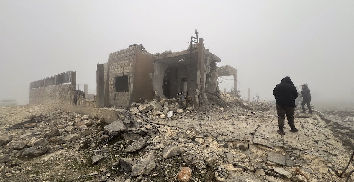 Un edificio colpito martedì in Siria da un bombardamento iraniano