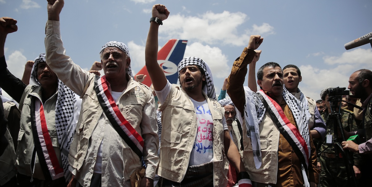 Un gruppo di ribelli Houthi a Sana'a, in Yemen ((AP Photo/Hani Mohammed)