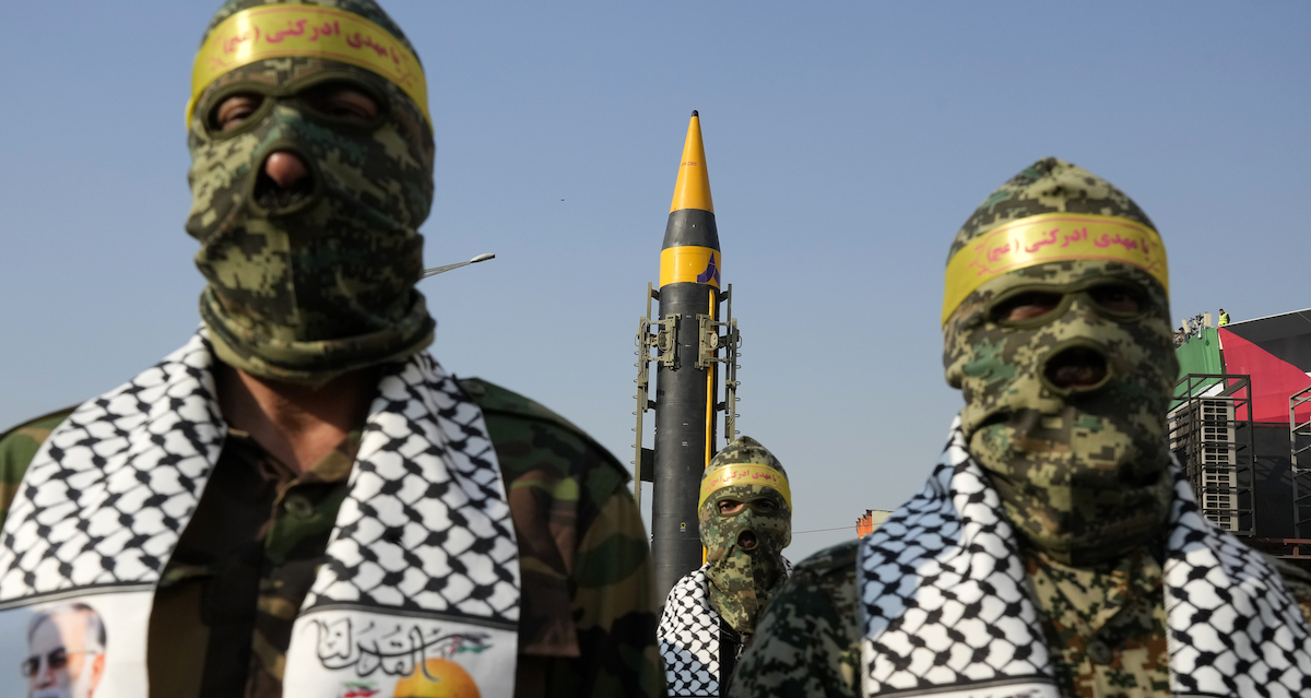 Membri dei Basij, un gruppo paramilitare iraniano dipendente dall'esercito (AP Photo/Vahid Salemi)