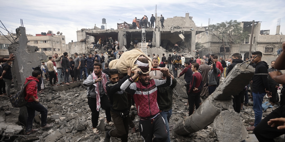 Un'area di Khan Younis dopo i bombardamenti di dicembre (AP Photo/Mohammed Dahman)