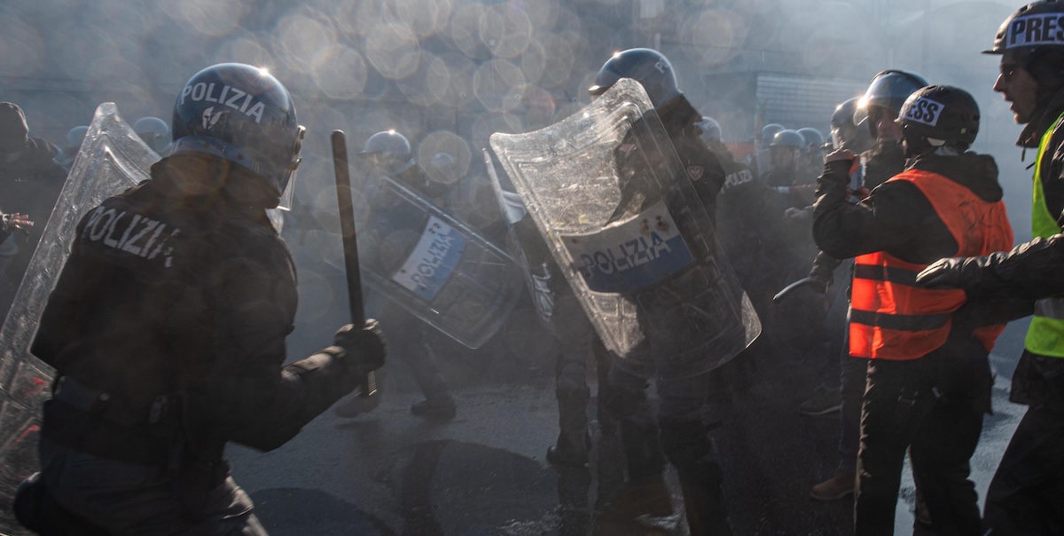 Ci sono stati scontri tra la polizia e alcuni manifestanti che protestavano per la presenza israeliana a una fiera a Vicenza