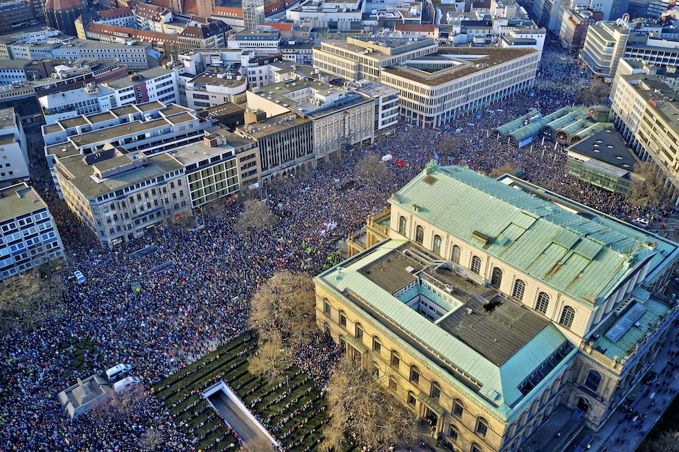 Una manifestazione ad Hannover (ANSA/Future-Image via ZUMA Press)
