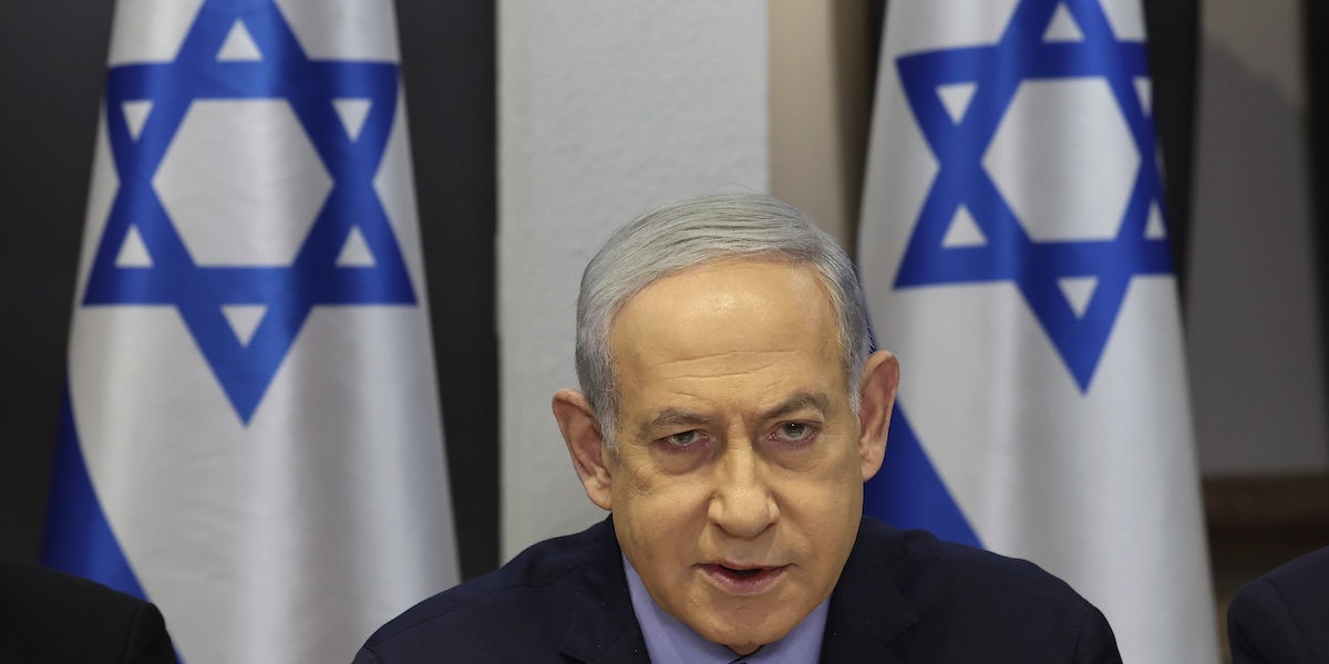 Il primo ministro israeliano Benjamin Netanyahu durante un incontro del governo a Tel Aviv, lo scorso 31 dicembre