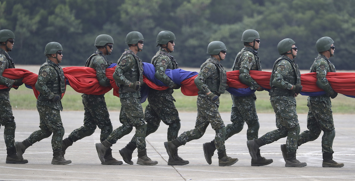 Soldati taiwanesi durante un'esercitazione nel 2023
