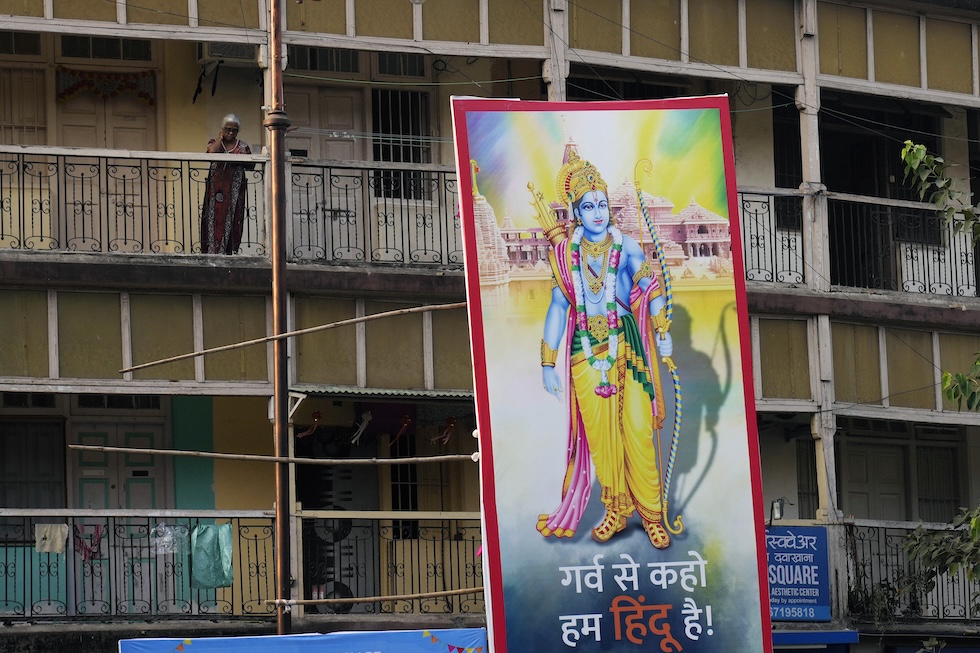Un'immagine dei dio Rama su un balcone