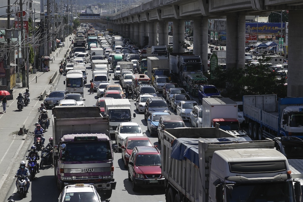 Un ingorgo nella città metropolitana di Manila 