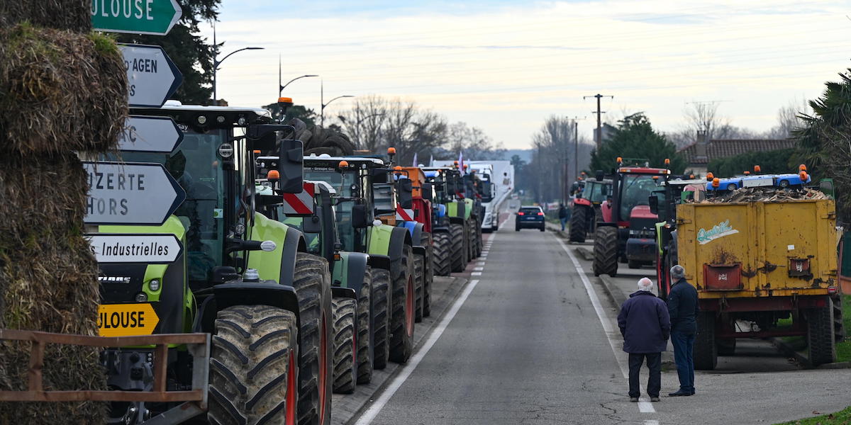 La protesta degli agricoltori a Agen, Occitania, sud della Francia, 22 gennaio 2024 (EPA/CAROLINE BLUMBERG)