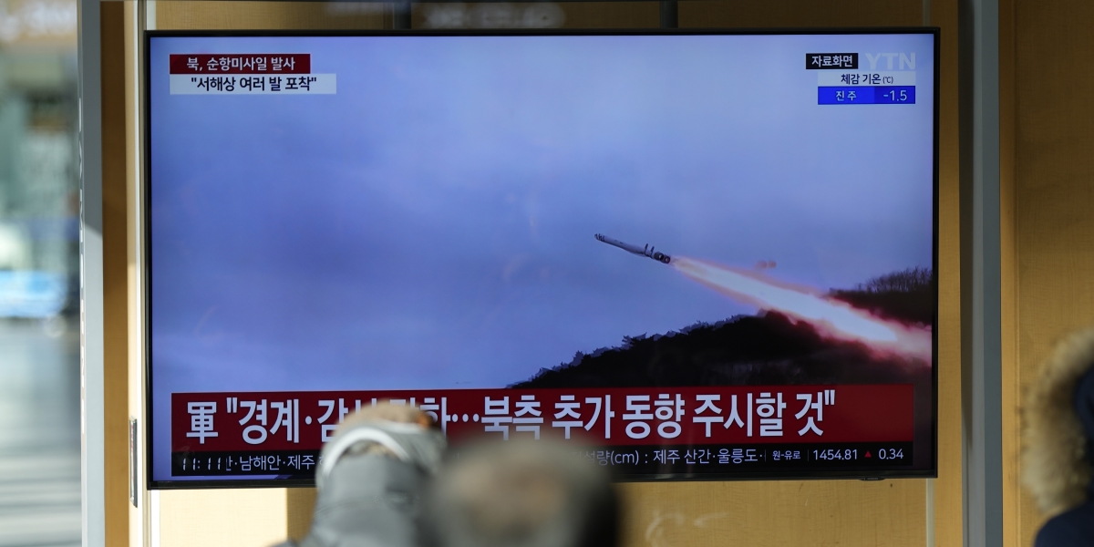il lancio di un missile da crociera trasmesso su una televisione