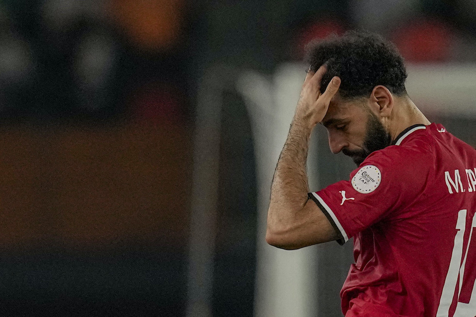 Salah mentre lascia il campo dopo l'infortunio
