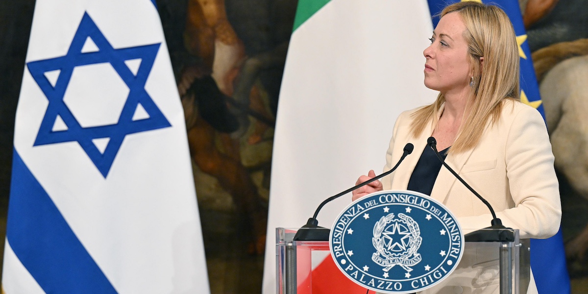 Giorgia Meloni durante una conferenza stampa a Roma con Benjamin Netanyahu, a ottobre del 2023 (ANSA/ETTORE FERRARI)