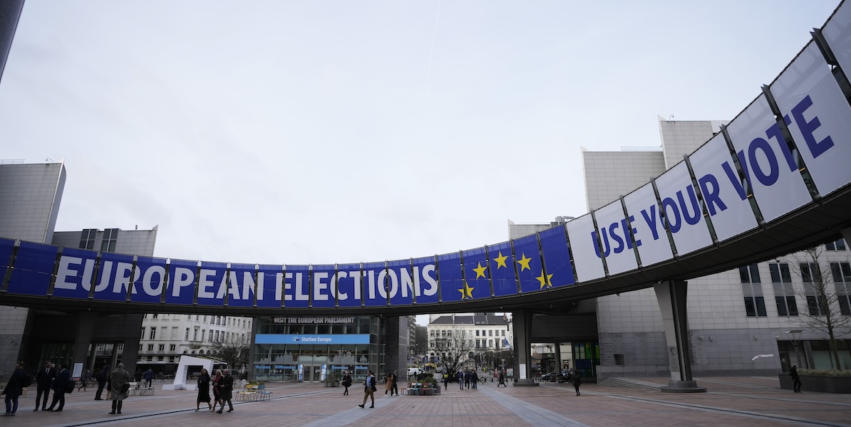 L'esterno del parlamento europeo a Bruxelles (AP Photo/Virginia Mayo)