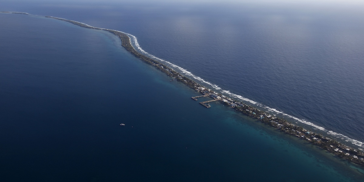 Funafuti, la principale isola di Tuvalu, vista dall'alto