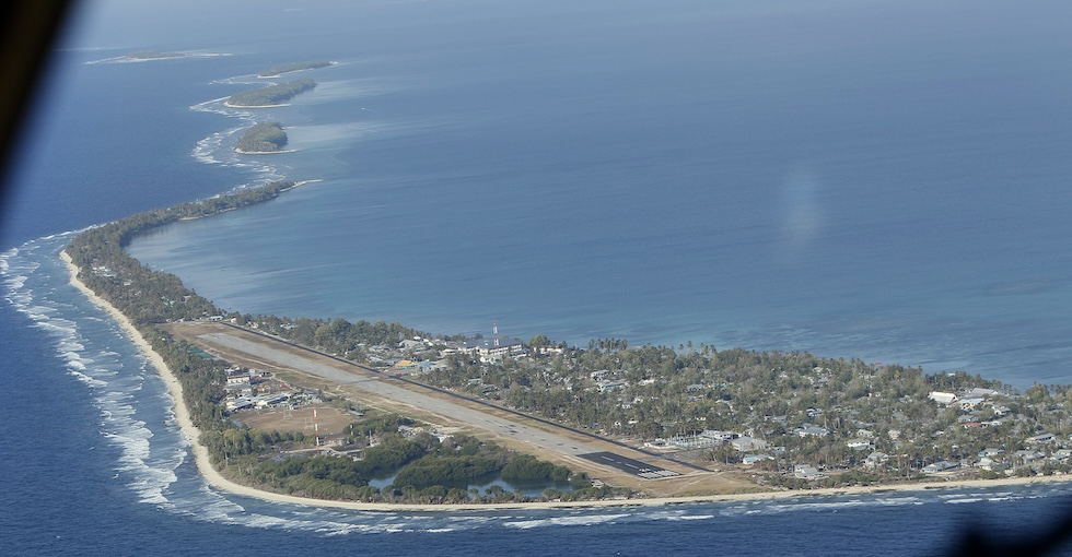 Funafuti, la principale isola di Tivalu, vista dall'alto 