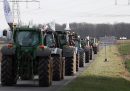 Una fila di trattori a Bornel, a nord-ovest di Parigi