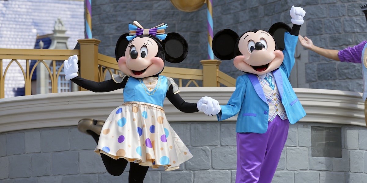 Due pupazzi di Minnie e Topolino a Walt Disney World, in Florida