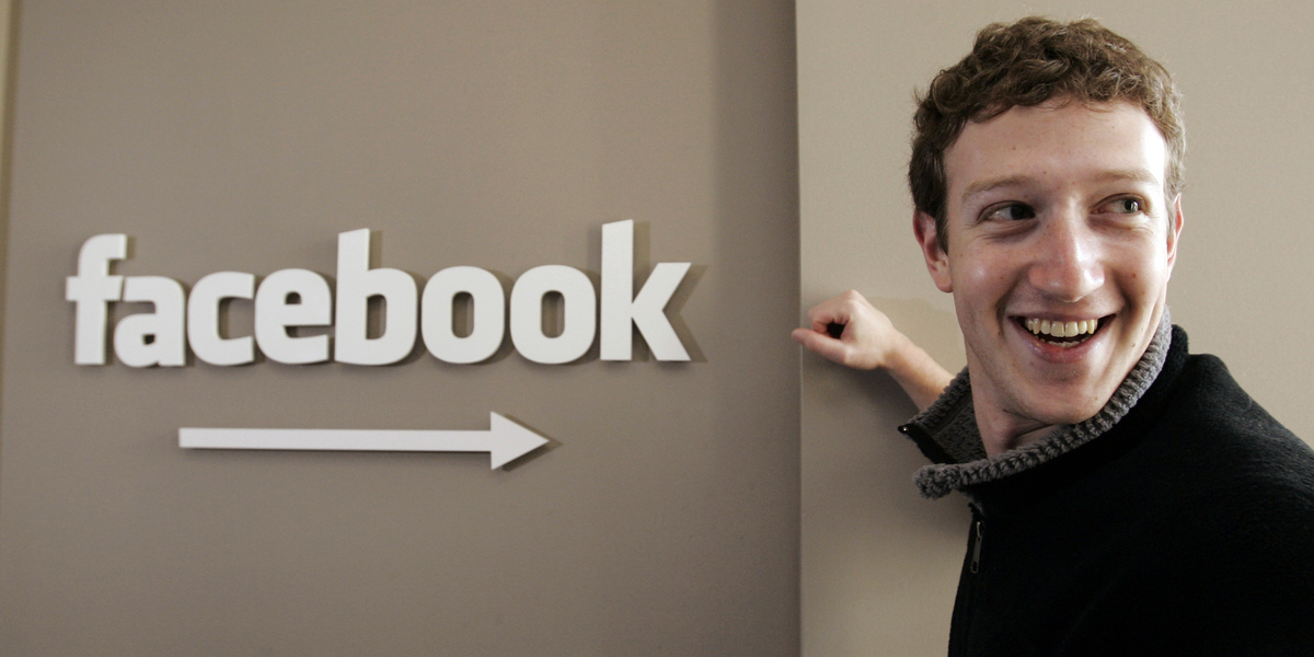 Mark Zuckerberg negli uffici di Facebook a Palo Alto, in California, nel 2007 (AP Photo/Paul Sakuma, File)