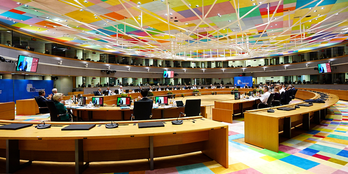 L'aula dove si svolgono i Consigli Europei, al quinto piano del Palazzo Europa a Bruxelles, durante un Consiglio europeo dell'ottobre 2022 (Filippo Attili/LaPresse)