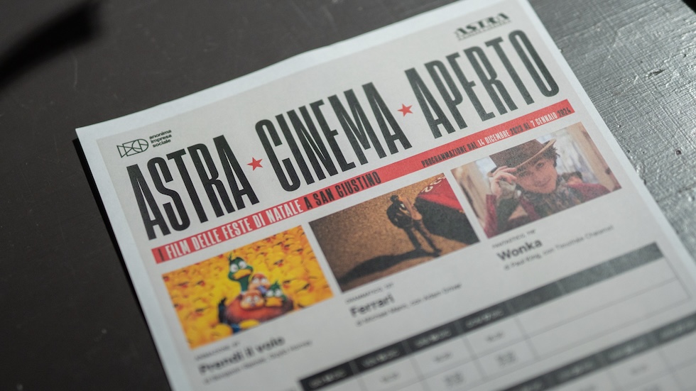 Una foto della locandina del cinema Astra a San Giustino