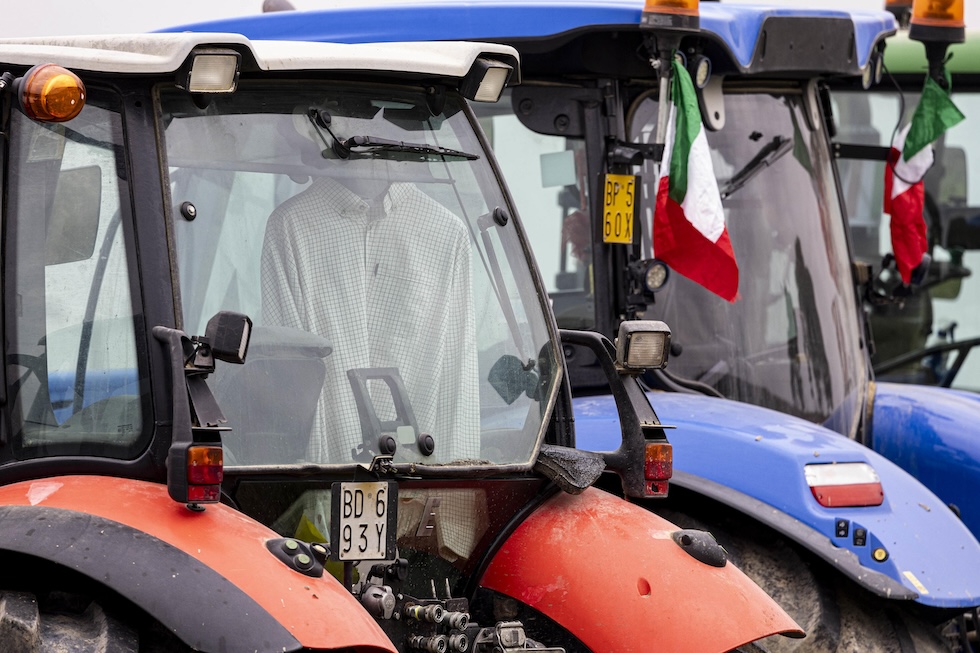 Un trattore nel punto di ritrovo su via Nomentana a Roma